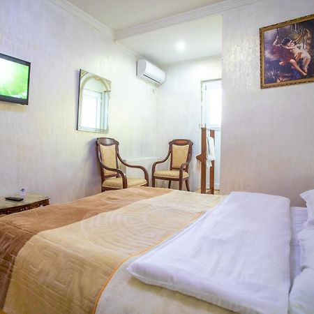 Hotel Mkudro Kutaisi Bagian luar foto