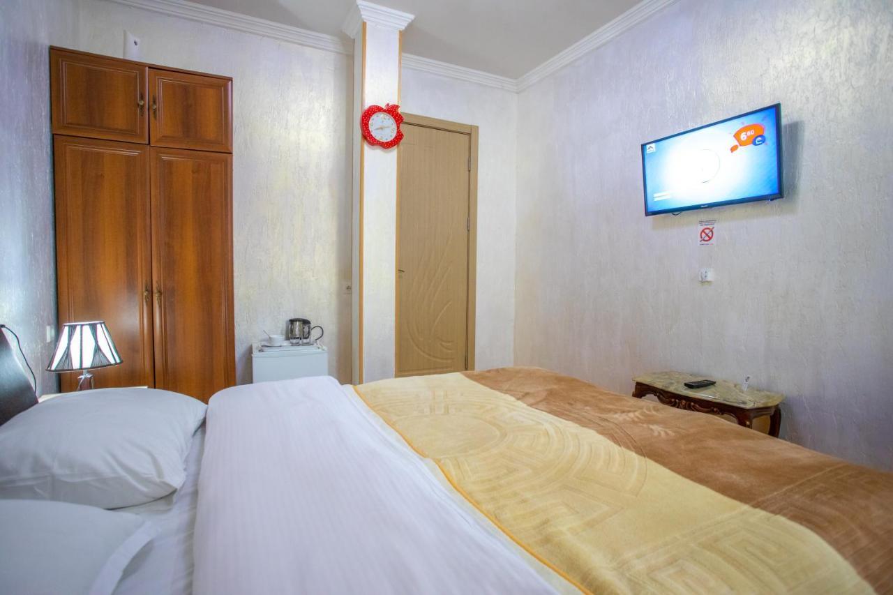 Hotel Mkudro Kutaisi Bagian luar foto