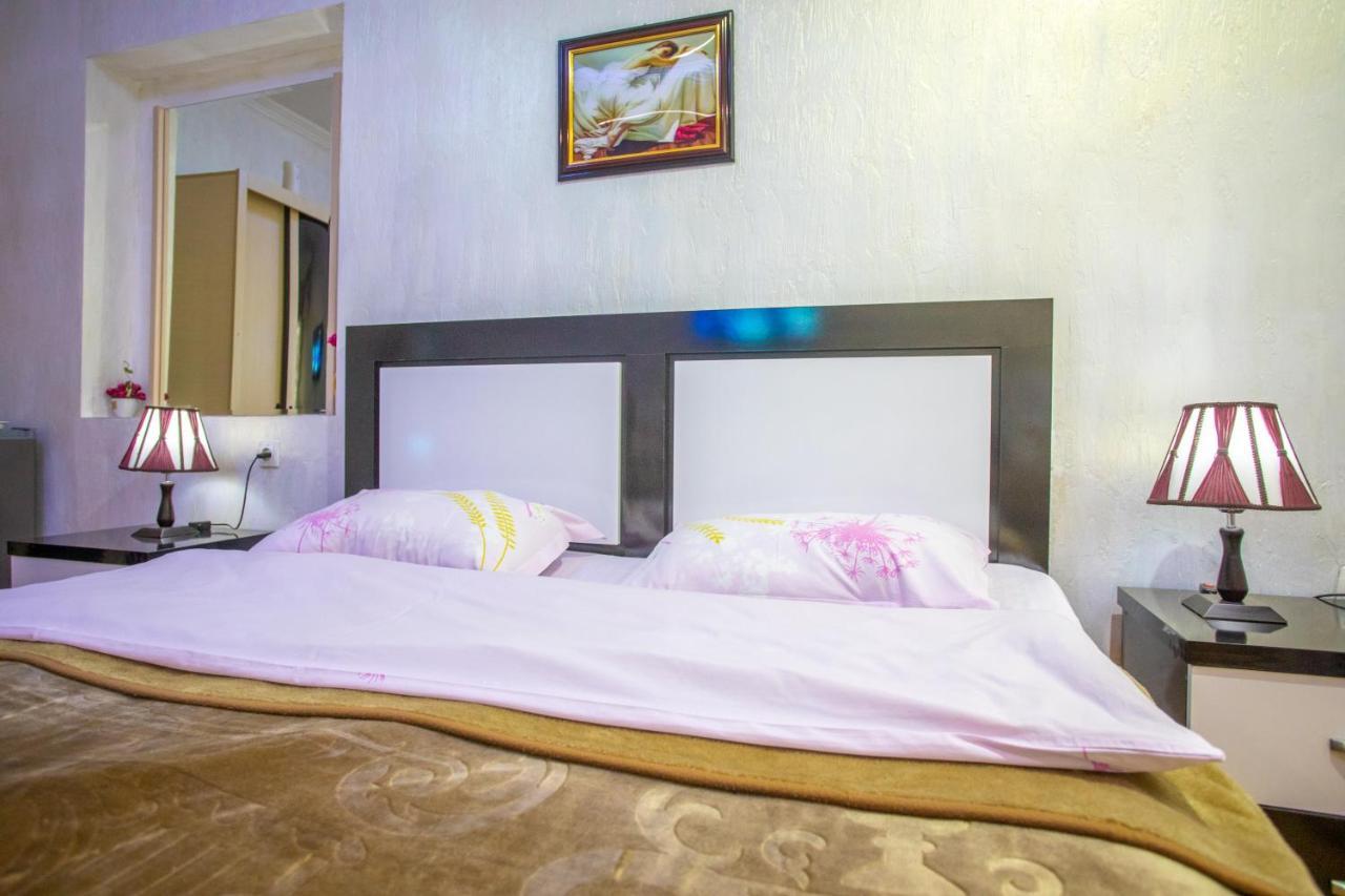 Hotel Mkudro Kutaisi Bagian luar foto