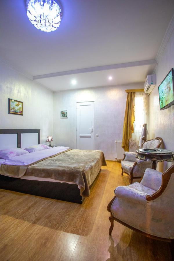 Hotel Mkudro Kutaisi Bagian luar foto