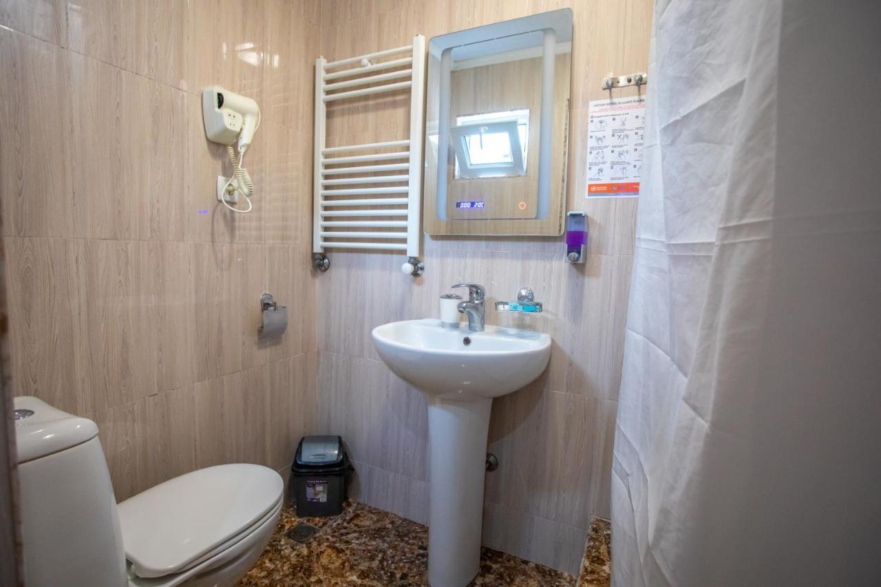 Hotel Mkudro Kutaisi Bagian luar foto