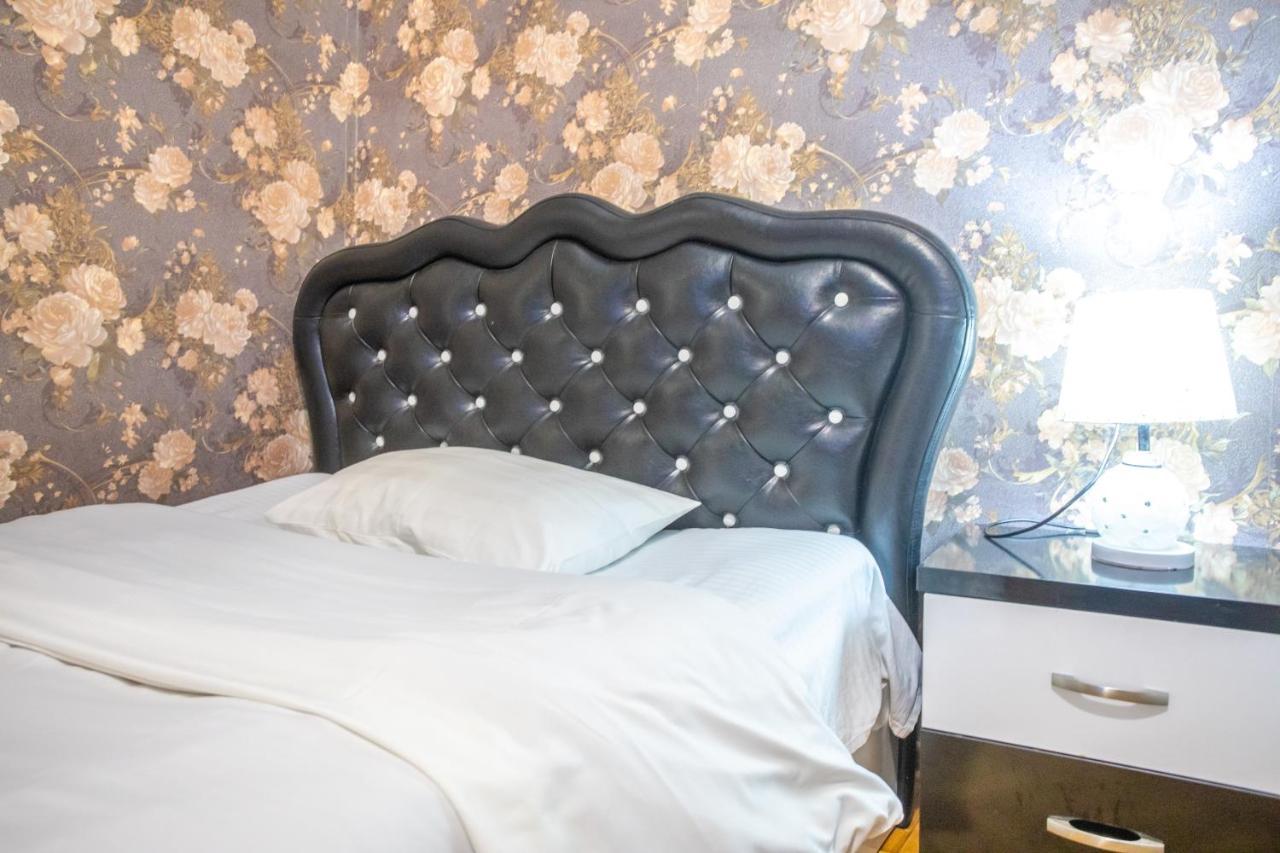 Hotel Mkudro Kutaisi Bagian luar foto