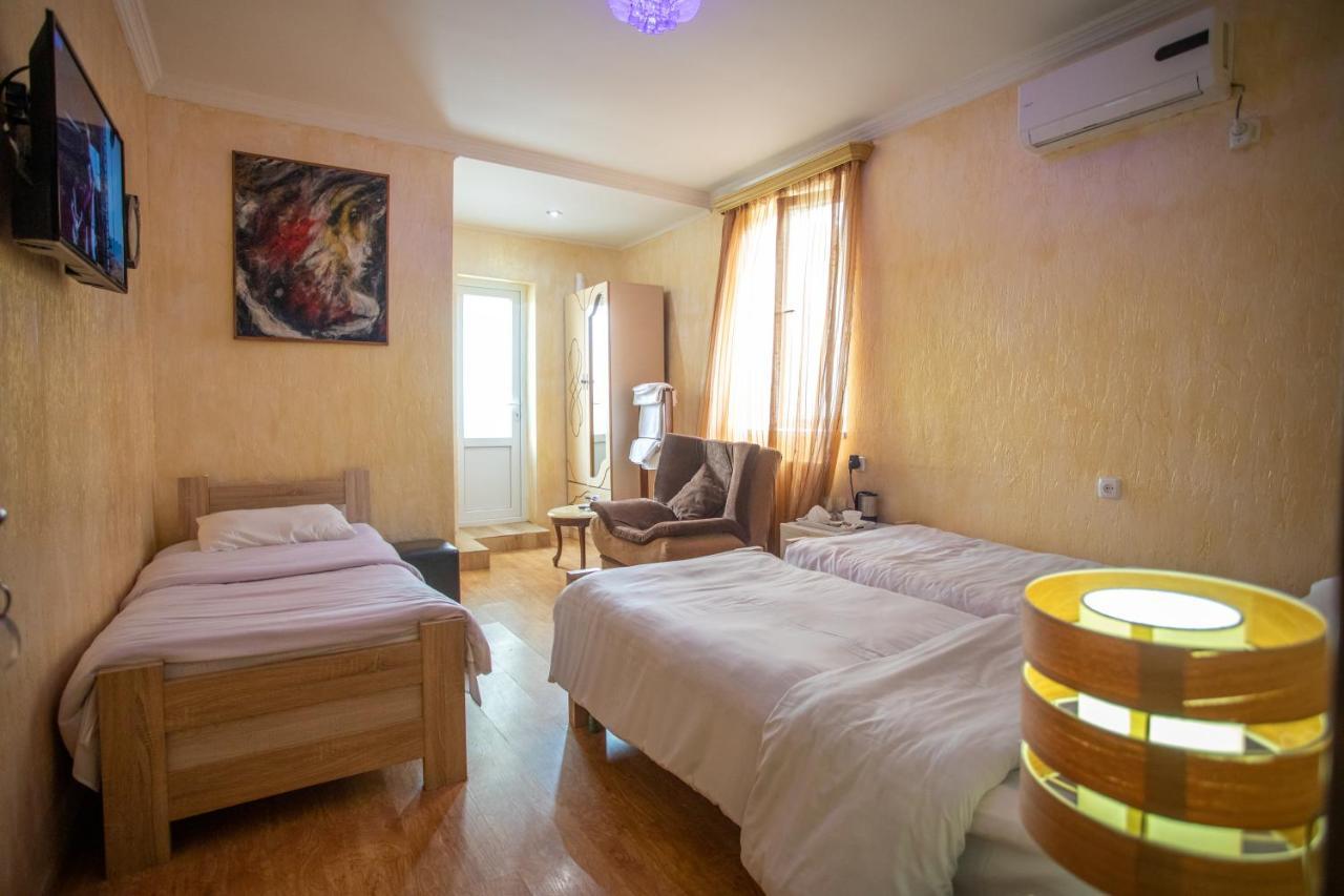 Hotel Mkudro Kutaisi Bagian luar foto